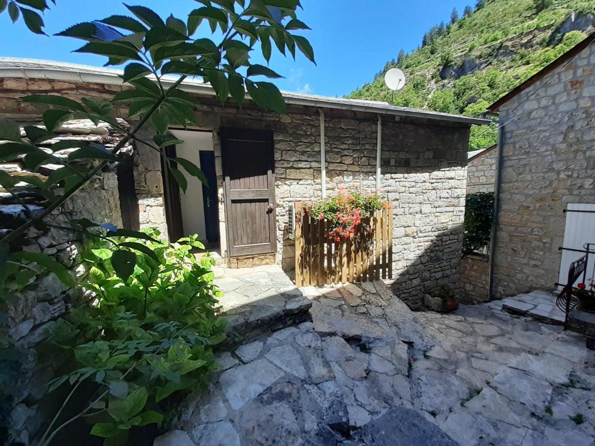 Logis Hotel Restaurant Auberge De La Cascade サン・テニミー エクステリア 写真