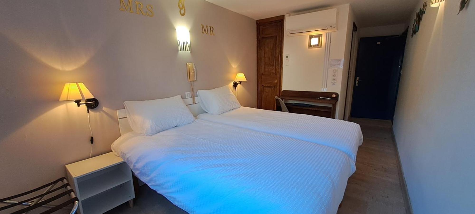 Logis Hotel Restaurant Auberge De La Cascade サン・テニミー エクステリア 写真