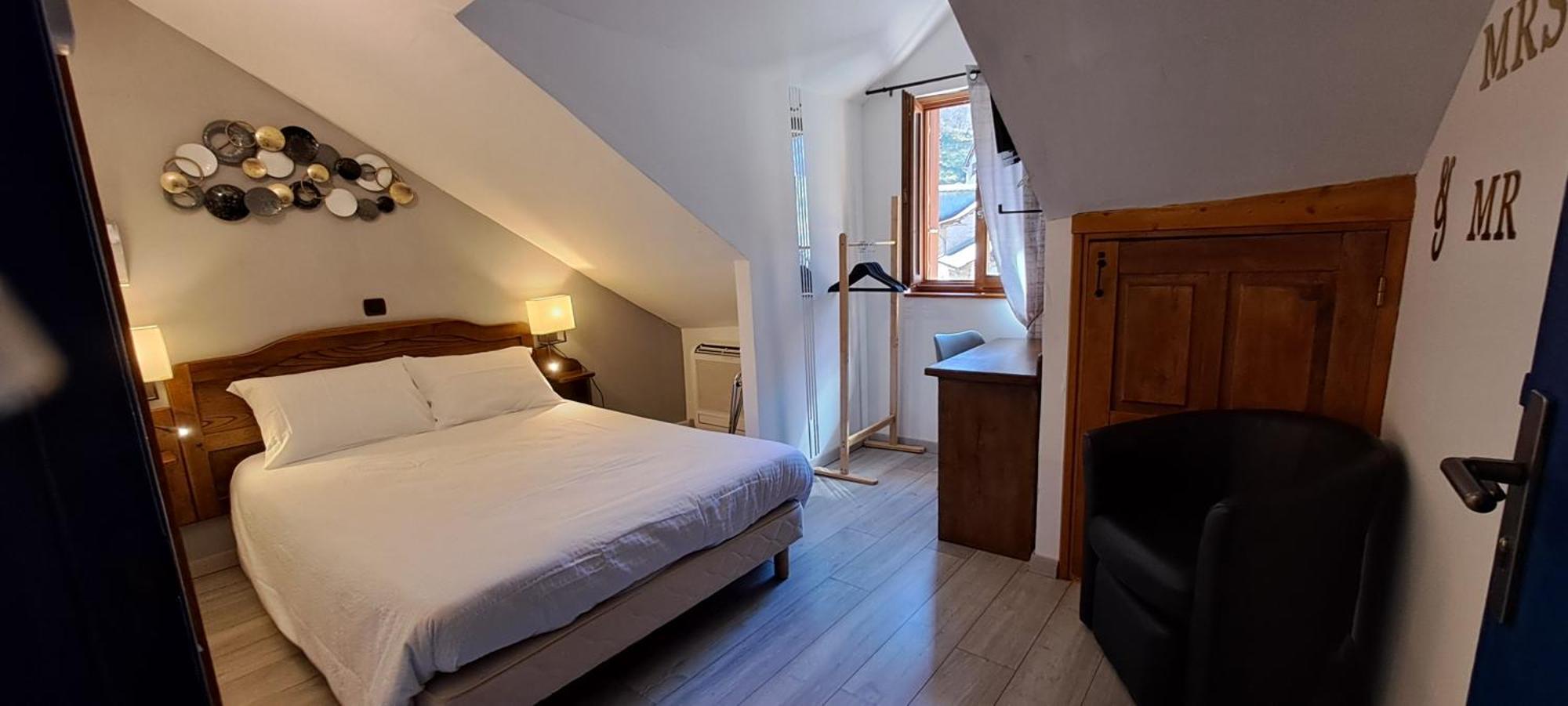 Logis Hotel Restaurant Auberge De La Cascade サン・テニミー エクステリア 写真