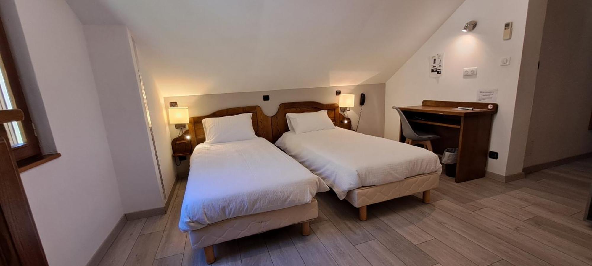 Logis Hotel Restaurant Auberge De La Cascade サン・テニミー エクステリア 写真